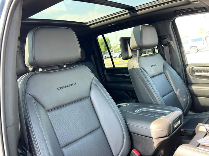 Подержанный GMC Yukon XL V, 6.2 л, 2021 в Шардже от Alfaris Used Cars Черный цвет. Other | AUTO.AE