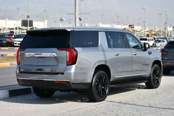 Подержанный GMC Yukon XL V, 5.3 л, 2023 в Шардже от Alfaris Used Cars Серебристый цвет. Other | AUTO.AE