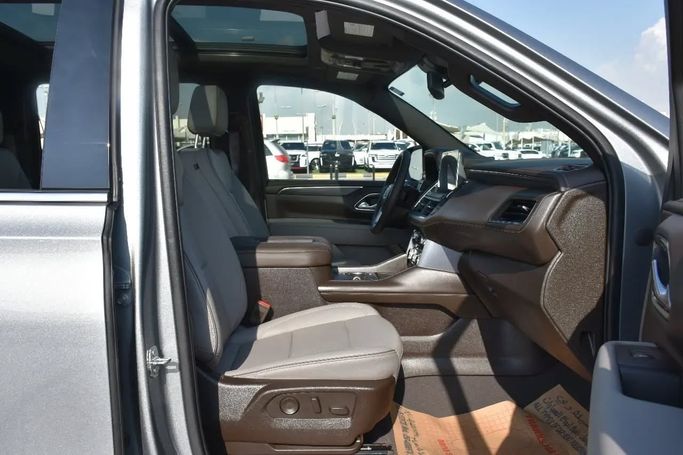 Подержанный GMC Yukon XL V, 5.3 л, 2023 в Шардже от Alfaris Used Cars Серебристый цвет. Other | AUTO.AE