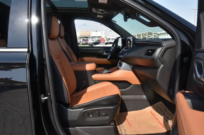 Подержанный GMC Yukon XL V, 5.3 л, 2023 в Шардже от Alfaris Used Cars Черный цвет. Other | AUTO.AE