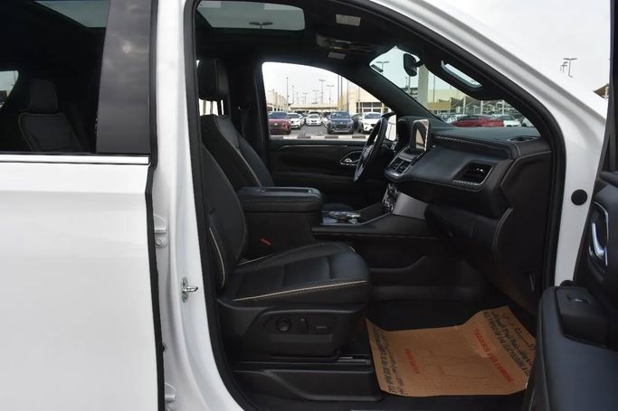 Подержанный GMC Yukon V, 3.0 л, 2022 в Шардже от Alfaris Used Cars Белый цвет. Other | AUTO.AE