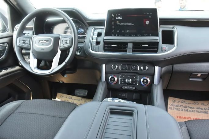 Подержанный GMC Yukon XL V, 5.3 л, 2023 в Шардже от Alfaris Used Cars Черный цвет. Other | AUTO.AE