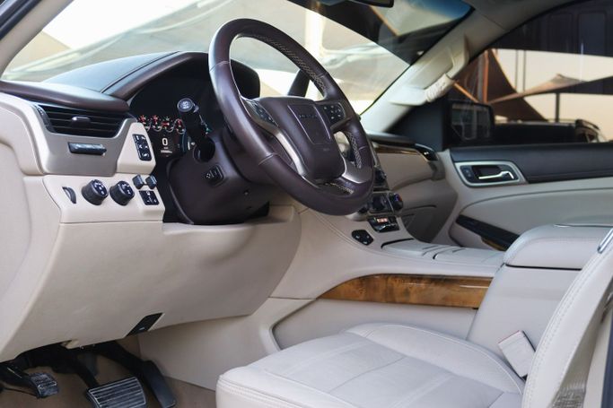 Подержанный GMC Yukon XL IV (GMT K2UG), 6.2 л, 2017 в Шардже от Dar Al Hay Used Cars Черный цвет. Other | AUTO.AE