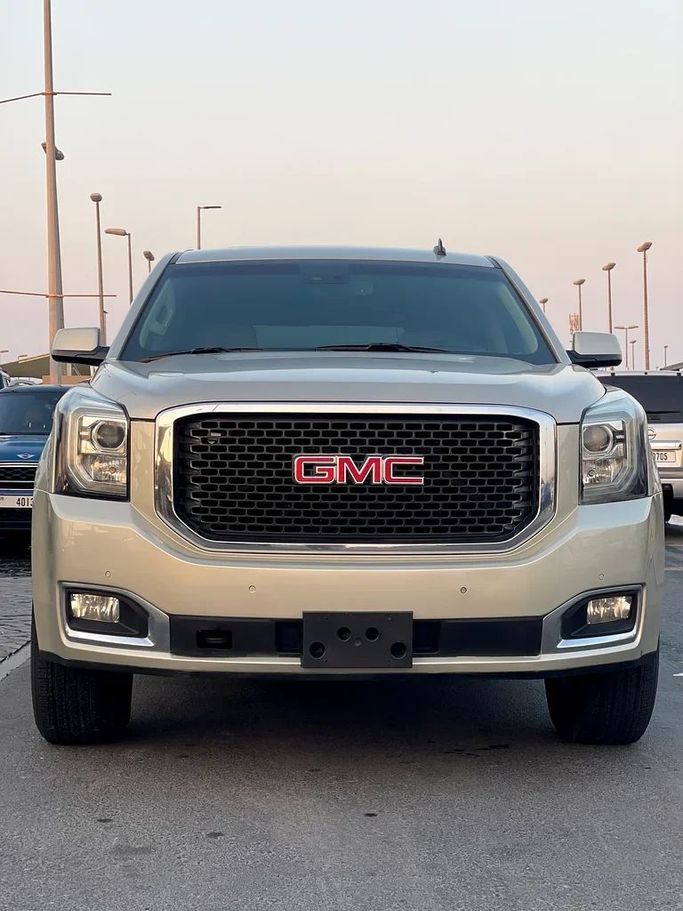 Подержанный GMC Yukon IV (GMT K2UG), 6.2 л, 2015 в Шардже от Taj Al Impratoor Used Cars Золотистый цвет. GCC | AUTO.AE