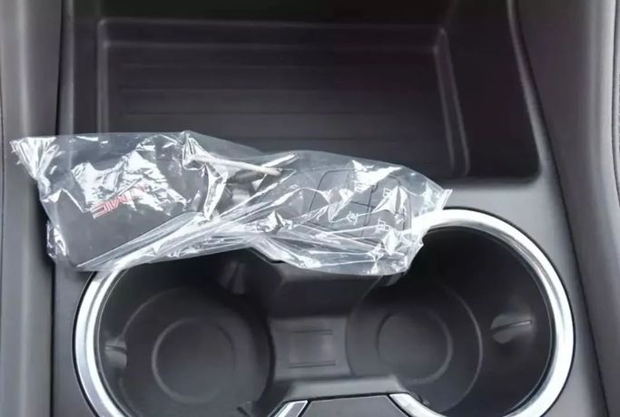 Подержанный GMC Yukon V, 5.3 л, 2021 в Шардже от Alfaris Used Cars Черный цвет. Other | AUTO.AE