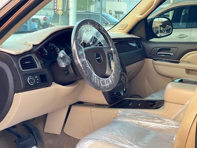 Подержанный GMC Yukon XL III (GMT900), 6.2 л, 2012 в Шардже от Darb Al Saada Used cars Черный цвет. GCC | AUTO.AE