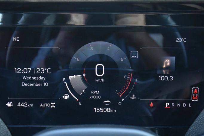 Подержанный GMC Yukon V Рестайлинг, 2.7 л, 2025 в Шардже от Alfaris Used Cars Черный цвет. Other | AUTO.AE