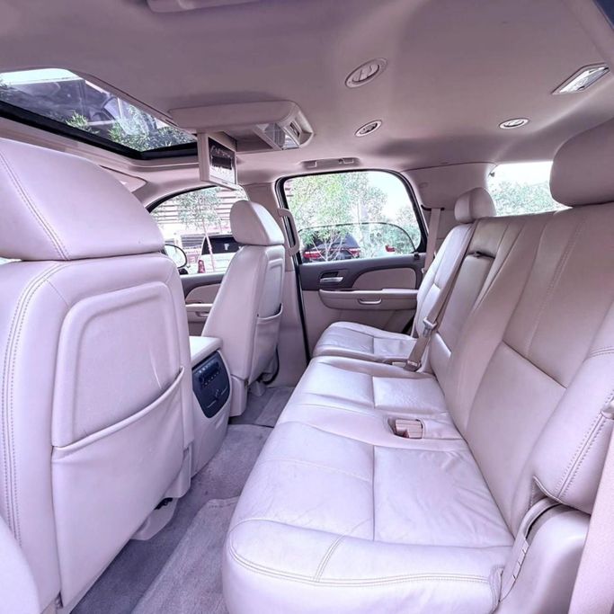 Подержанный GMC Yukon III (GMT900), 6.0 л, 2009 в Шардже от Sarmad Cars Серебристый цвет. Other | AUTO.AE