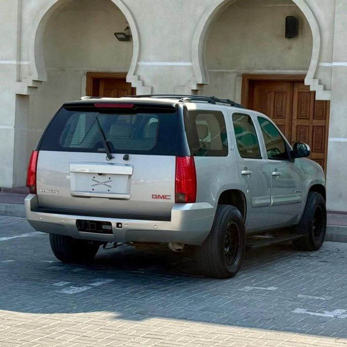 Подержанный GMC Yukon III (GMT900), 6.0 л, 2009 в Шардже от Sarmad Cars Серебристый цвет. Other | AUTO.AE