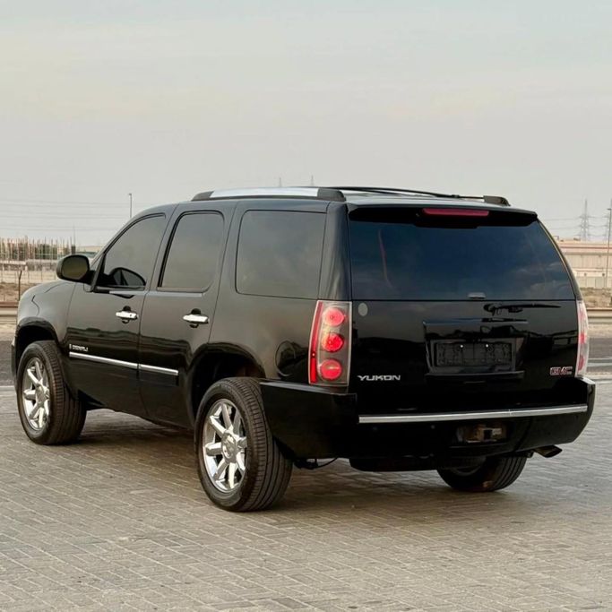 Подержанный GMC Yukon III (GMT900), 5.3 л, 2009 в Шардже от Sarmad Cars Черный цвет. Other | AUTO.AE