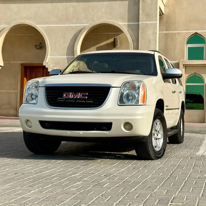 Подержанный GMC Yukon III (GMT900), 5.3 л, 2010 в Шардже от Sarmad Cars Белый цвет. Other | AUTO.AE