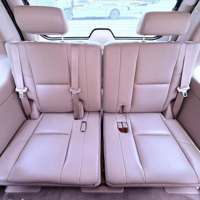 Подержанный GMC Yukon III (GMT900), 6.0 л, 2009 в Шардже от Sarmad Cars Белый цвет. Other | AUTO.AE