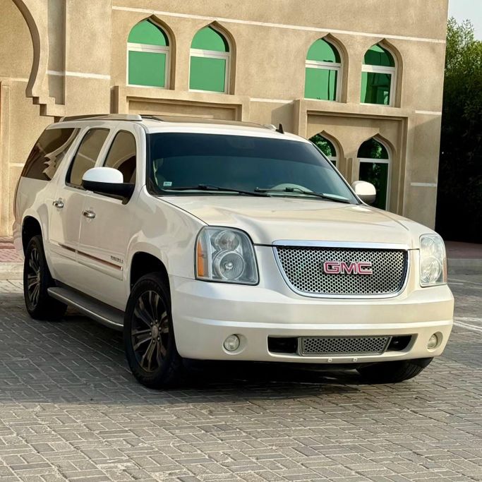 Подержанный GMC Yukon XL III (GMT900), 5.3 л, 2011 в Шардже от Sarmad Cars Белый цвет. Other | AUTO.AE