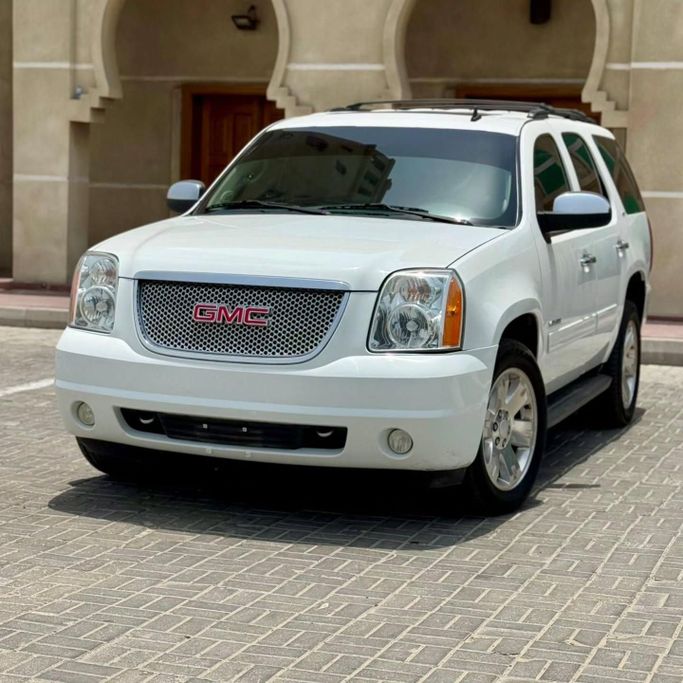 Подержанный GMC Yukon III (GMT900), 5.3 л, 2013 в Шардже от Sarmad Cars Белый цвет. Other | AUTO.AE