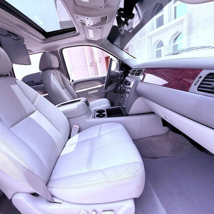 Подержанный GMC Yukon III (GMT900), 5.3 л, 2013 в Шардже от Sarmad Cars Белый цвет. Other | AUTO.AE