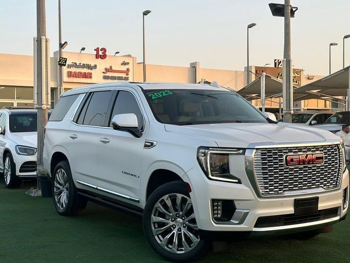 Подержанный GMC Yukon V, 3.0 л, 2023 в Шардже от Badar Used Cars Белый цвет.  | AUTO.AE