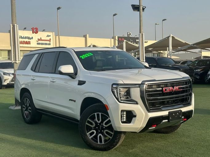 Подержанный GMC Yukon V, 5.3 л, 2023 в Шардже от Badar Used Cars Белый цвет.  | AUTO.AE