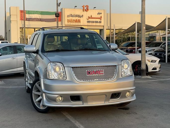 Used GMC Yukon III (GMT900), 6.0 l, 2013 in Sharjah by Badar Used Cars, Silver color.  | AUTO.AE