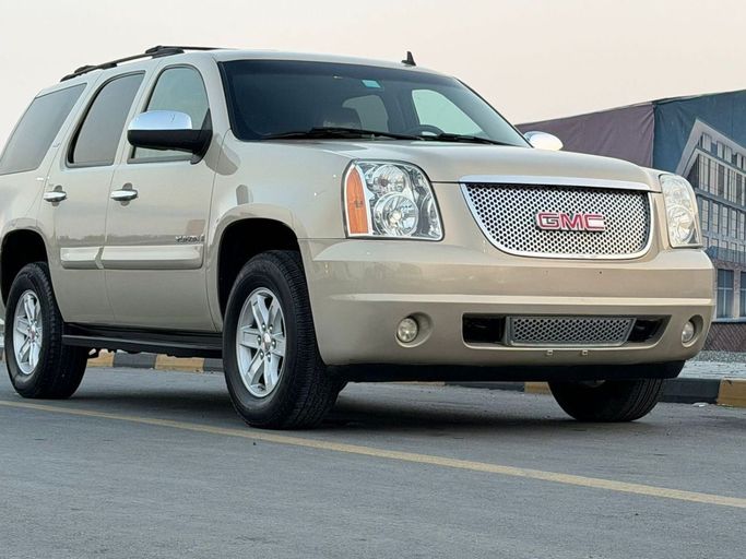 Подержанный GMC Yukon III (GMT900), 6.0 л, 2007 в Шардже от Al Fareed Used Cars Светло-коричневый цвет. Американская | AUTO.AE