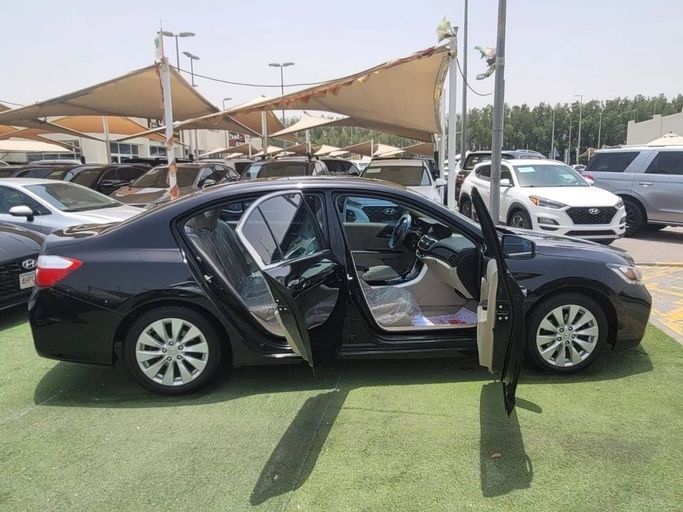 Used Honda Accord VIII Facelift, 2.4 l, 2015 in Sharjah by Tabarak Used Cars, Black color. GCC Specs | AUTO.AE