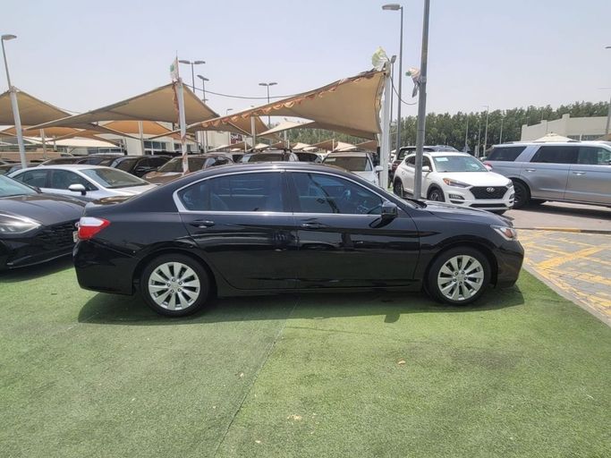 Used Honda Accord VIII Facelift, 2.4 l, 2015 in Sharjah by Tabarak Used Cars, Black color. GCC Specs | AUTO.AE