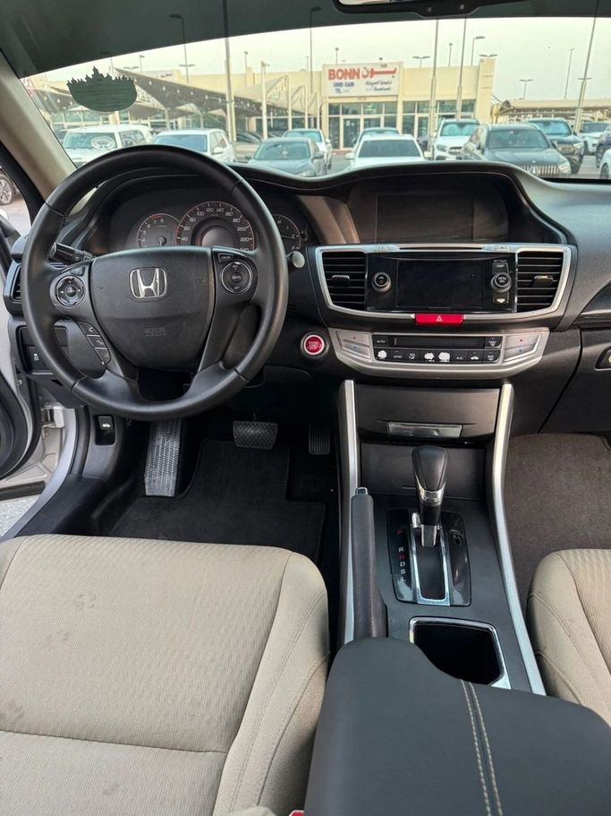 Used Honda Accord VIII Facelift, 2.4 l, 2015 in Sharjah by Titanium Used Cars, Silver color. GCC Specs | AUTO.AE
