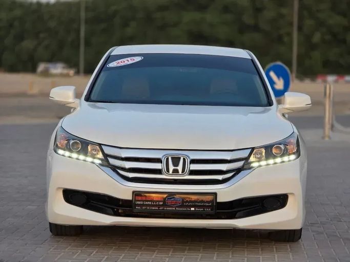 Подержанный Honda Accord VIII Рестайлинг, 2.0 л, 2015 в Шардже от Al Sayed Ezzat Khamis Белый цвет. GCC | AUTO.AE