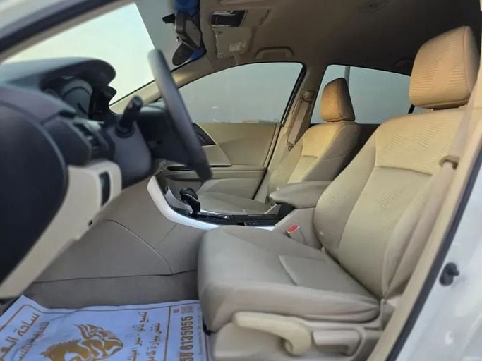 Подержанный Honda Accord VIII Рестайлинг, 2.0 л, 2015 в Шардже от Al Sayed Ezzat Khamis Белый цвет. GCC | AUTO.AE