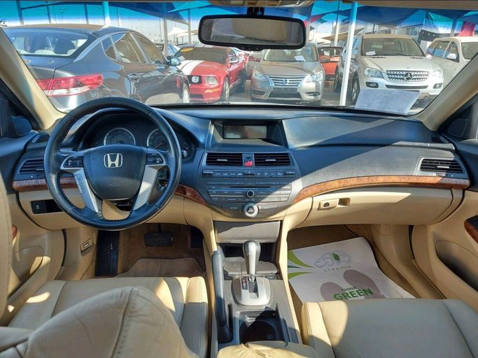 Used Honda Accord VIII Facelift, 2.4 l, 2011 in Sharjah by Al Qanaah Used Cars, White color. GCC Specs | AUTO.AE