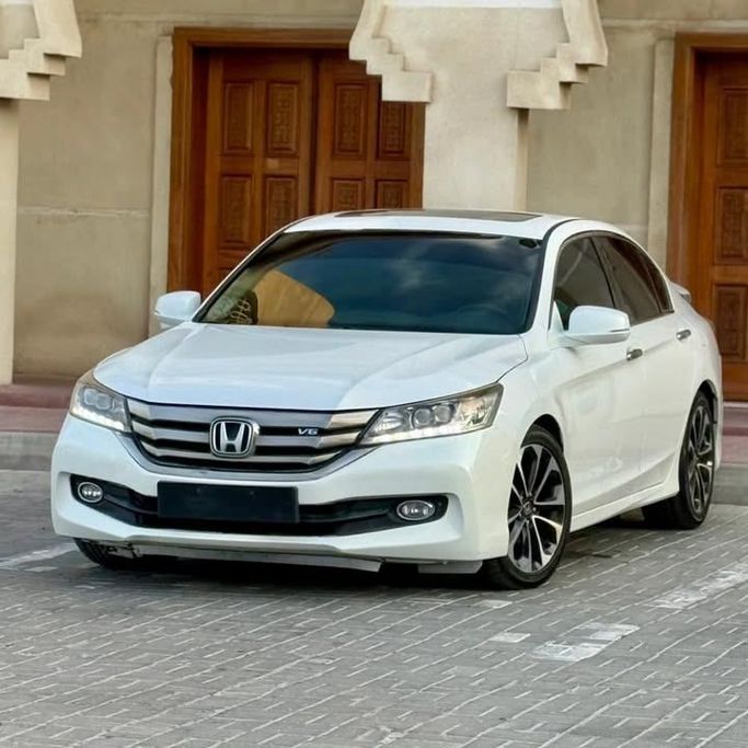 Подержанный Honda Accord IX, 3.5 л, 2016 в Шардже от Sarmad Cars Белый цвет. Other | AUTO.AE