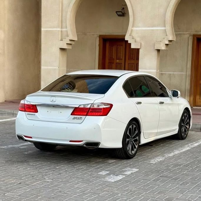 Подержанный Honda Accord IX, 3.5 л, 2016 в Шардже от Sarmad Cars Белый цвет. Other | AUTO.AE
