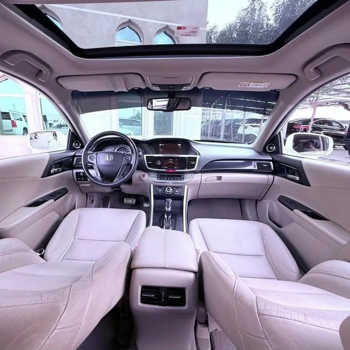 Подержанный Honda Accord IX, 3.5 л, 2016 в Шардже от Sarmad Cars Белый цвет. Other | AUTO.AE