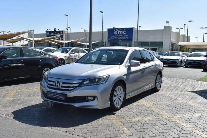 Подержанный Honda Accord IX Рестайлинг (CIS), 3.0 л, 2015 в Шардже от OMC Used Cars Серебристый цвет. GCC | AUTO.AE