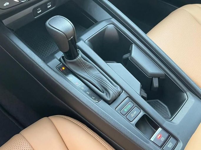 Подержанный Honda Accord XI, 1.5 л, 2024 в Шардже от Al Nukhba Al Malakyah Used Cars Серебристый цвет. Американская | AUTO.AE