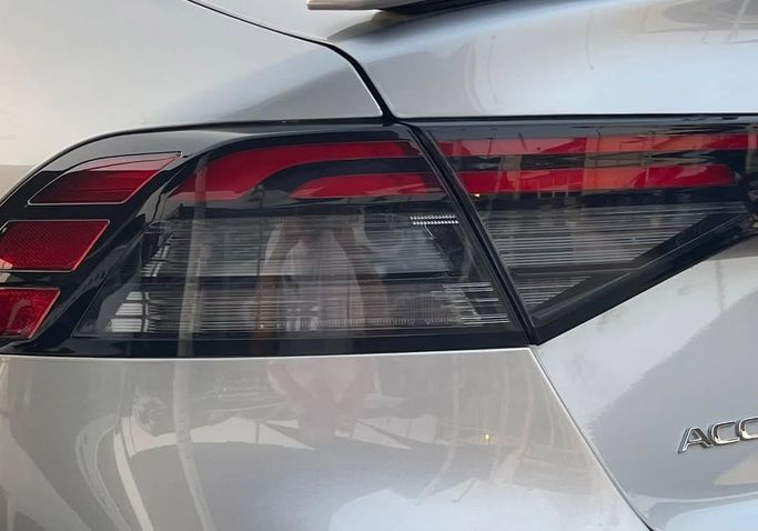 Подержанный Honda Accord XI, 1.5 л, 2024 в Шардже от Al Nukhba Al Malakyah Used Cars Серебристый цвет. Американская | AUTO.AE