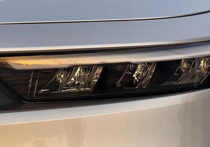 Подержанный Honda Accord XI, 1.5 л, 2024 в Шардже от Al Nukhba Al Malakyah Used Cars Серебристый цвет. Американская | AUTO.AE