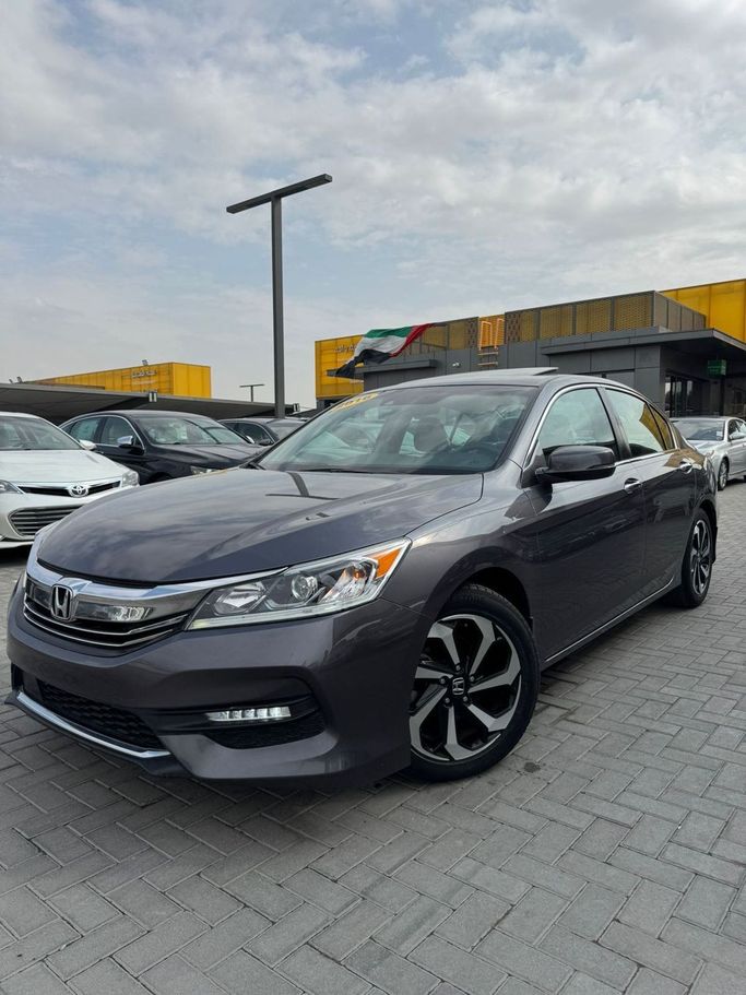 Подержанный Honda Accord IX, 2.4 л, 2016 в Шардже от Al Tasamuh Used Cars Серый цвет. Американская | AUTO.AE