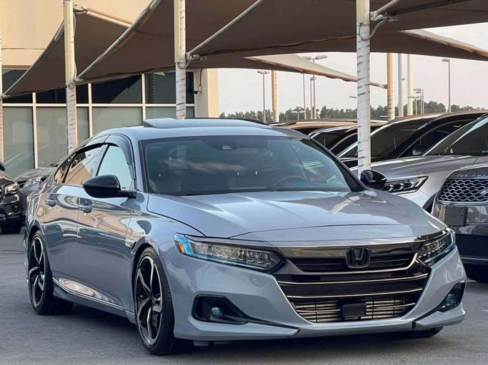 Подержанный Honda Accord X Рестайлинг, 2.0 л, 2022 в Шардже от Al Nukhba Al Malakyah Used Cars Серый цвет. Американская | AUTO.AE