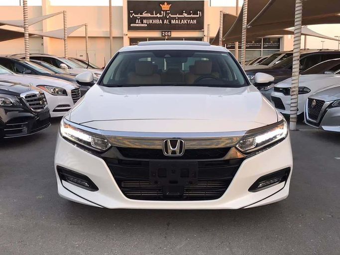 Used Honda Accord X, 1.5 l, 2018 in Sharjah by Al Nukhba Al Malakyah Used Cars, White color. American Specs | AUTO.AE