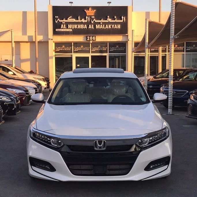 Used Honda Accord X, 1.5 l, 2018 in Sharjah by Al Nukhba Al Malakyah Used Cars, White color. American Specs | AUTO.AE