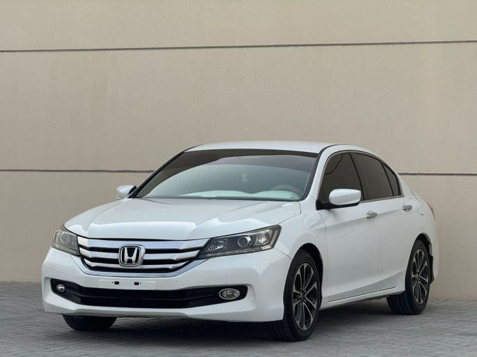 Used Honda Accord IX Facelift, 3.5 l, 2015 in Sharjah by Hatta Used Cars, White color. American Specs | AUTO.AE