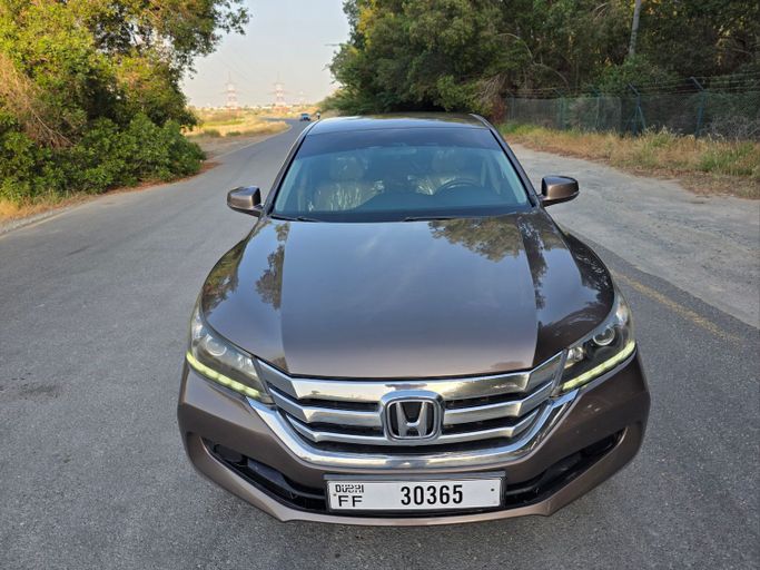 Подержанный Honda Accord IX Рестайлинг, 3.5 л, 2016 в Шардже от Al Mina Used Cars Коричневый цвет. GCC | AUTO.AE | Объявление #250516
