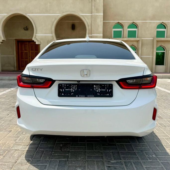 Подержанный Honda City VI Рестайлинг, 1.5 л, 2022 в Шардже от Sarmad Cars Белый цвет. Other | AUTO.AE