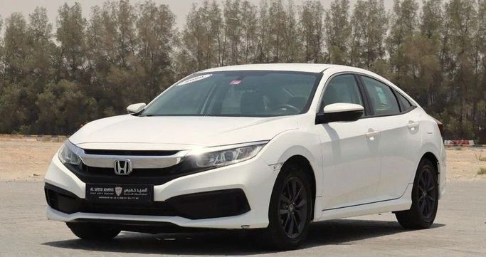 Подержанный Honda Civic X, 1.6 л, 2020 в Шардже от Al Sayed Khamis Used Cars Белый цвет. GCC | AUTO.AE