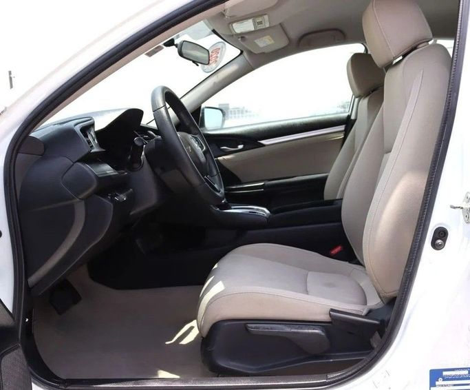 Подержанный Honda Civic X, 1.6 л, 2020 в Шардже от Al Sayed Khamis Used Cars Белый цвет. GCC | AUTO.AE