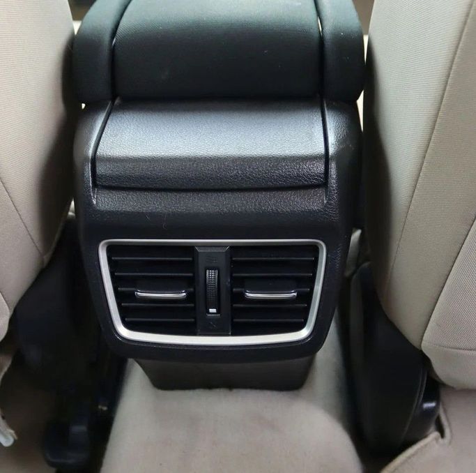 Подержанный Honda Civic X, 1.6 л, 2020 в Шардже от Al Sayed Khamis Used Cars Белый цвет. GCC | AUTO.AE