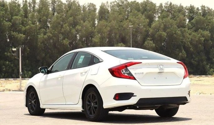 Подержанный Honda Civic X, 1.6 л, 2020 в Шардже от Al Sayed Khamis Used Cars Белый цвет. GCC | AUTO.AE