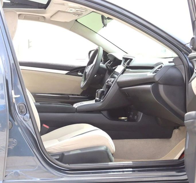 Подержанный Honda Civic X, 1.6 л, 2020 в Шардже от Al Sayed Khamis Used Cars Серый цвет. GCC | AUTO.AE