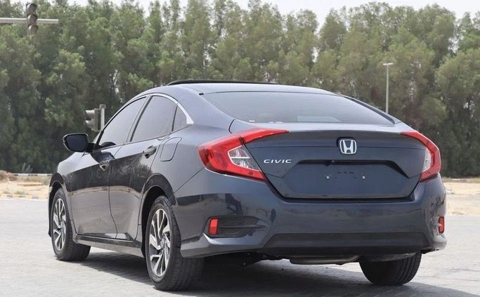 Подержанный Honda Civic X, 1.6 л, 2020 в Шардже от Al Sayed Khamis Used Cars Серый цвет. GCC | AUTO.AE