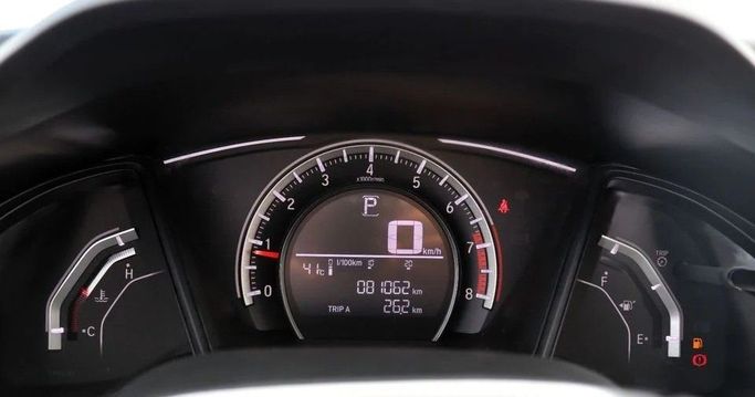 Подержанный Honda Civic X, 1.6 л, 2020 в Шардже от Al Sayed Khamis Used Cars Черный цвет. GCC | AUTO.AE